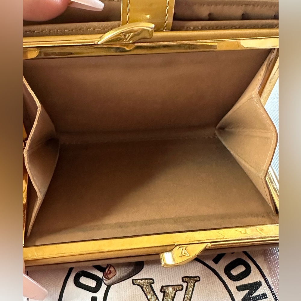 Louis Vuitton verni Kiss lock wallet - Picture 8 of 11